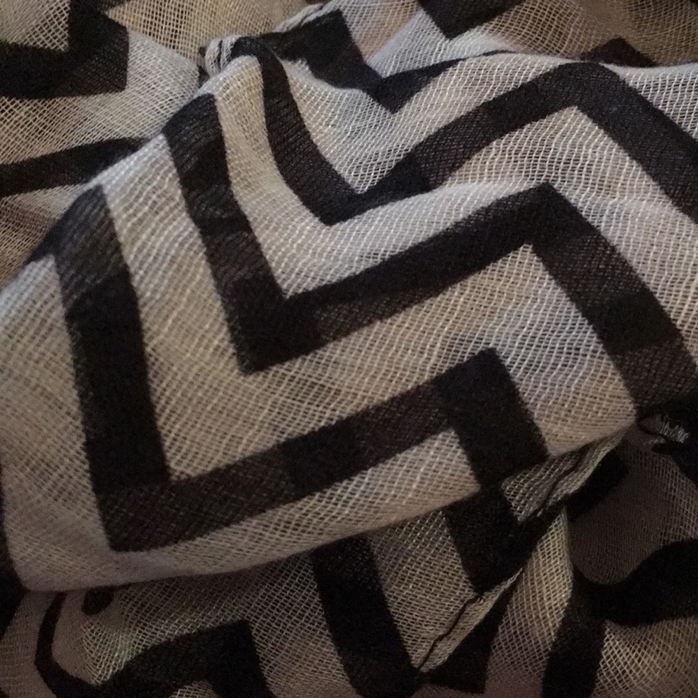 Three lightweight Infinity Scarves - Picture 2 of 4